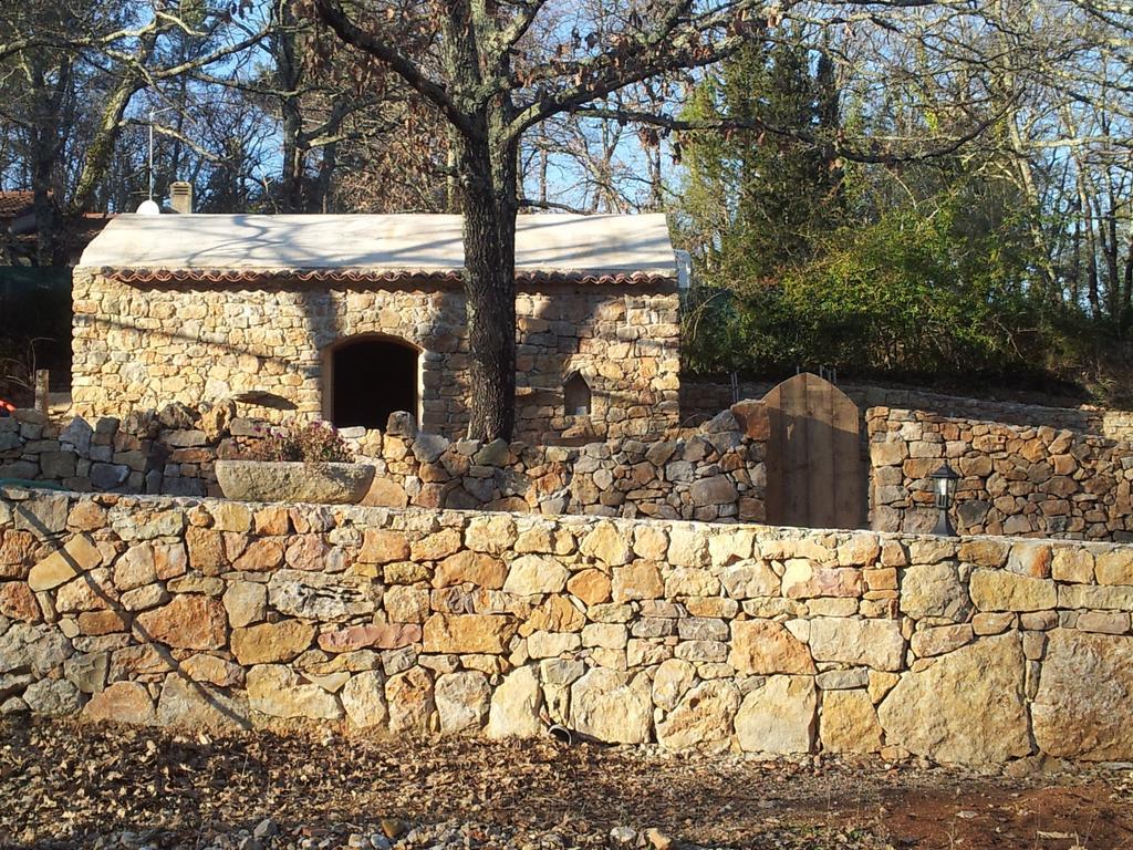 Le Donjon Des Combes Et Son Spa Fayence Zimmer foto