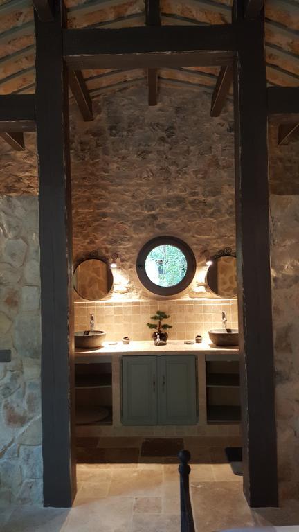 Le Donjon Des Combes Et Son Spa Fayence Zimmer foto