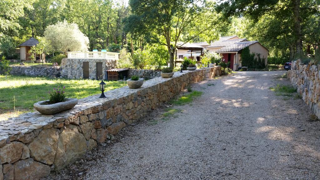 Le Donjon Des Combes Et Son Spa Fayence Zimmer foto